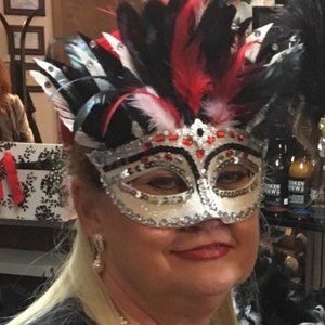 Meet your Posher, Nickie